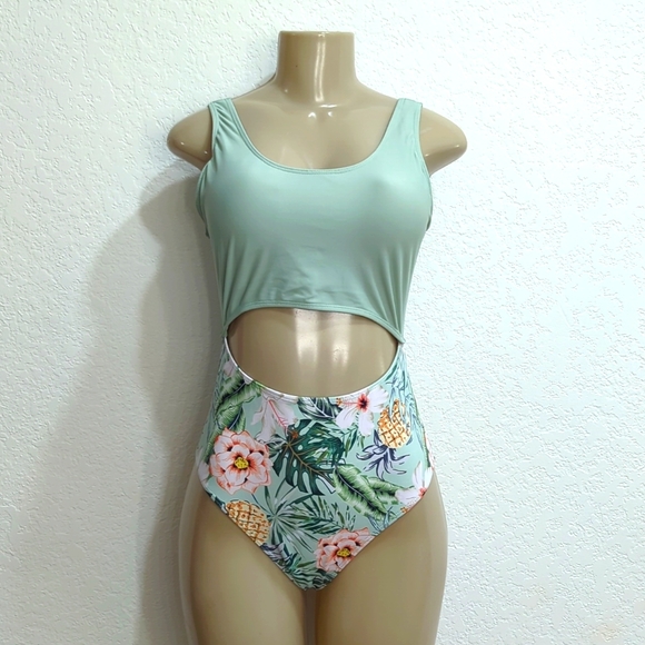 Swim Suit Size M - Picture 4 of 8